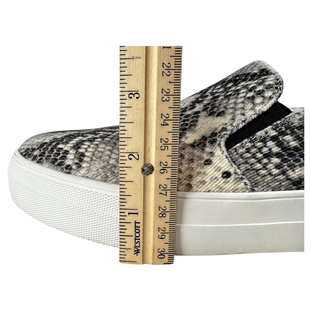 Steve Madden Gills Slip On Sneakers Gray Snake Print Size 8 Streetwear Casual - Picture 11 of 16